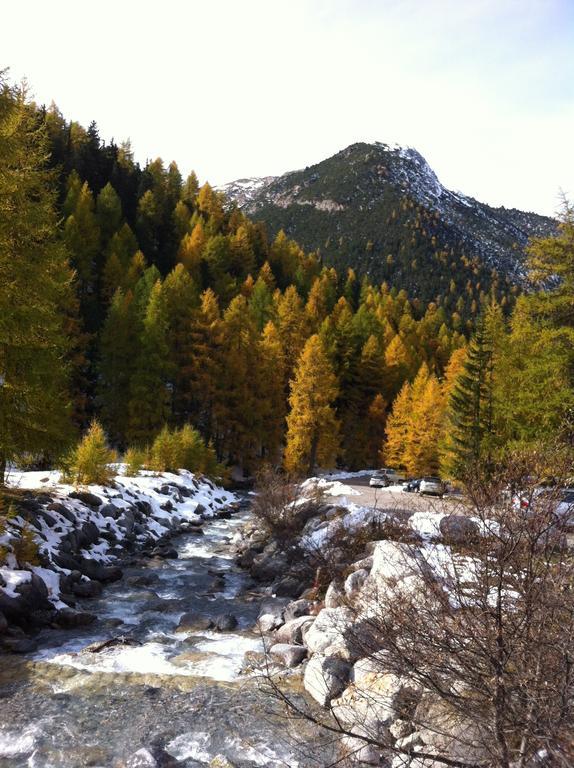 Hotel Garni Engiadina Ftan Esterno foto